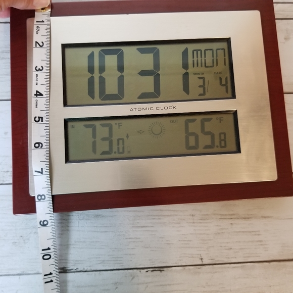 La Crosse Technology Intelligent Weather Forecast Digital Wall/Desk Clock - Picture 9 of 10